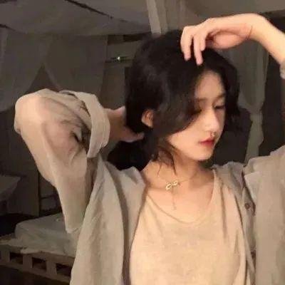 虽然是公会的前台小姐，因为讨厌加班，所以打算自己讨伐boss